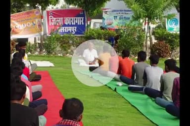 बलरामपुर: जिला कारागार बलरामपुर में 'एक पृथ्वी एक स्वास्थ्य के लिए योग' थीम पर मनाया गया योग सप्ताह, बंदियों को कराया योगाभ्यास