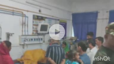 जमुई: छापा गांव स्थित खेत में मूंग काटने गई महिला के पैर में सांप ने डसा, सदर अस्पताल में कराया भर्ती