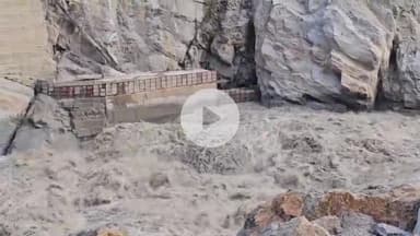 टापरी: किन्नौर के मध्य बहने वाली सतलुज नदी उफान पर, DDMA ने जारी किया अलर्ट, पर्यटकों से नदी के करीब न जाने का किया आग्रह