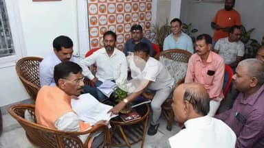 कांके: रांची सांसद संजय सेठ ने रातु रोड स्थित आवास पर लोगों से मुलाकात कर उनकी समस्याएं सुनीं