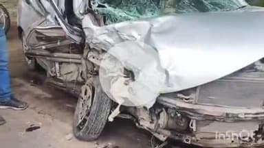 बहराइच: चिलवरिया चीनी मिल इलाके के पास दो कारों की आमने-सामने टक्कर, हादसे में तीन लोग हुए घायल