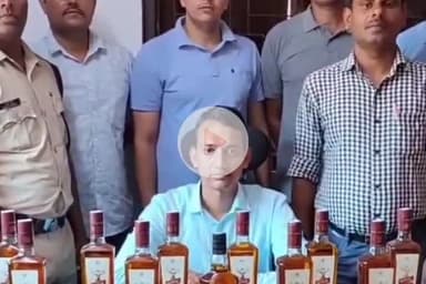 कांके: रांची रेलवे स्टेशन पर आरपीएफ ने एक व्यक्ति को अवैध शराब के साथ किया गिरफ्तार