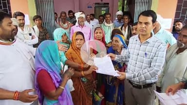 बीना: ग्राम लहरावदा में अवैध शराब से परेशान महिलाओं ने तहसील कार्यालय में ज्ञापन सौंपा, दी चेतावनी