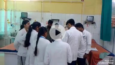 मिर्ज़ापुर: ट्रेन के गेट पर बैठकर बिहार से दिल्ली जा रहे यात्री का पैर प्लेटफार्म से टकराया, घायल को जीआरपी ने पहुंचाया अस्पताल