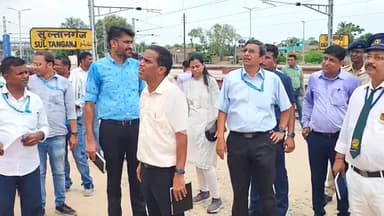 सुल्तानगंज: विश्व प्रसिद्ध श्रावणी मेला की तैयारी को लेकर मालदा डिवीजन के डीआरएम ने सुल्तानगंज रेलवे स्टेशन का निरीक्षण किया