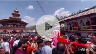 राजगढ़ी: उपराड़ी गांव में बाबा बौख नाग देवता की डोली एक साल बाद अपने पौराणिक मंदिर के गर्भगृह से बाहर निकली