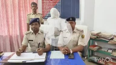 कहरा: चिरैया थाना क्षेत्र से देसी कट्टा एवं कारतूस के साथ एक अपराधी गिरफ्तार, साइबर पुलिस उपाधीक्षक अजीत कुमार ने दी जानकारी