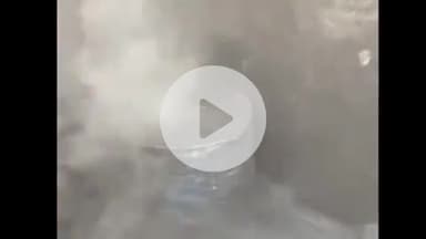 सिराथू: चक चमरूपुर में कानपुर से बनारस जा रहे ट्रक में लगी आग, कार्पेट और अगरबत्ती के केमिकल से हुआ हादसा