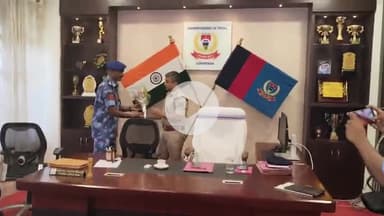 लोहरदगा: एसपी कार्यालय में रैपिड एक्शन फोर्स के जवानों ने एसपी से की मुलाकात, ज़िले में 6 दिवसीय जागरूकता अभियान की दी जानकारी