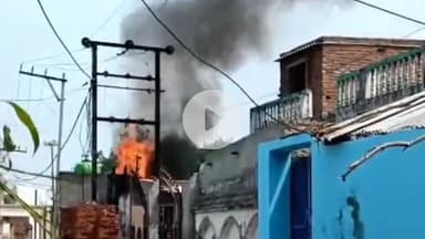 धनौरा: गजरौला के गांव फौंदापुर में विद्युत ट्रांसफार्मर में लगी आग, बिजली आपूर्ति हुई गुल