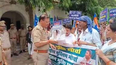 कानपुर: पिछड़े वर्ग की बालिका से दुष्कर्म मामले में न्याय की मांग, राष्ट्रीय पिछड़ा मोर्चा ने कानपुर कमिश्नर को सौंपा ज्ञापन