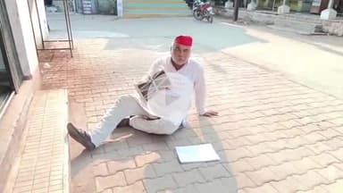 कटनी नगर: डमरू बजाते हुए SDM ऑफिस पहुंचे सपा के जिलाध्यक्ष, शहर के दो पूंजीपतियों पर करोड़ों की हेराफेरी करने का लगाया आरोप