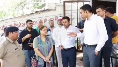 देहरादून: जिलाधिकारी सविन बसंल ने देहरादून में जिला आपदा कंट्रोल रूम का किया निरीक्षण