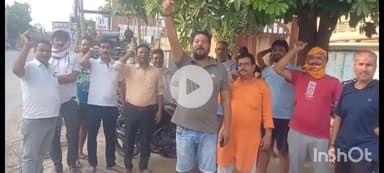 बलिया: जीराबस्ती में बिजली संकट के खिलाफ ग्रामीणों ने किया विरोध प्रदर्शन