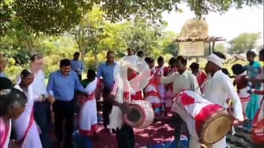 लोहरदगा: घोड़ापाथर बालवाड़ी केंद्र का CII सर्वेक्षण दल ने किया दौरा, बच्चों ने झारखंडी नृत्य से किया स्वागत