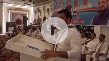 अटेर: भिंड के संस्कृति गार्डन में कांग्रेस कार्यकर्ताओं ने विमान दुर्घटना में जान गंवाने वालों को श्रद्धांजलि दी