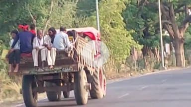 सिराथू: लोडर गाड़ियों और ट्रैक्टर ट्रॉलियों में भरकर कड़ा आने वाले लोगों के कारण फ़ैली अव्यवस्था, सड़क पर रहता है खतरा #jansamasya