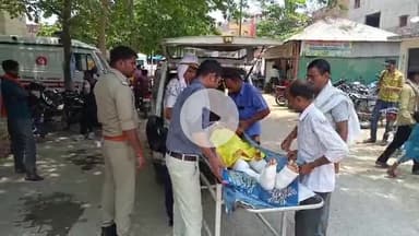 मंझनपुर: मनाही के बावजूद जिला अस्पताल में प्राइवेट एम्बुलेंस का कब्जा, वायरल वीडियो से खुली पोल