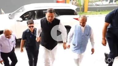 देहरादून: सीएम धामी ने राज्य आपातकालीन परिचालन केंद्र में जिलाधिकारियों के साथ की बैठक