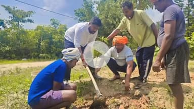 बूरमू: बुढ़मू प्रखंड के बाड़े में बीजेपी नेता श्री कमलेश राम ने लगाए दर्जनों पेड़