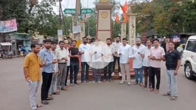 बासोदा: बासौदा के जयस्तंभ चौराहे पर अहमदाबाद विमान हादसे में मृतकों को श्रद्धांजलि दी गई