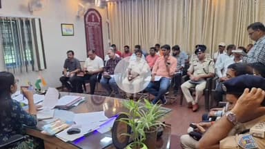 कोडरमा: ऑटो चालक संघ की मांगों पर विचार के लिए अनुमंडल पदाधिकारी की अध्यक्षता में बैठक संपन्न