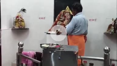 सुल्तानपुर: रामचंद्रपुर गांव में दुर्गा माता मंदिर पर आरती कार्यक्रम सम्पन्न, श्रद्धालुओं ने प्रसाद चखा