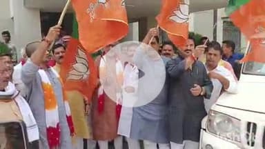 गोपालगंज: सिवान में पीएम के कार्यक्रम की सफलता के लिए केंद्रीय मंत्री ने ब्लॉक मोड़ से प्रचार रथ किया रवाना