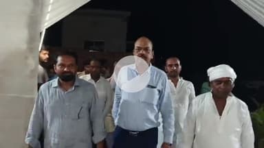 जलालपुर पूर्व पैक्स अध्यक्ष बबन यादव के पूज्य पिताजी के श्राद्ध कार्यक्रम में उपस्थित राजद एकमा विधायक श्रीकान्त यादव एवम सत्येन्द्र यादव गणमान्य लोग