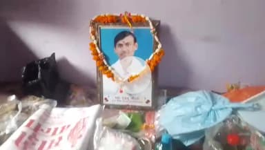 जानी बाजार सासाराम स्वoघसीटा चौधरी पुत्र श्रद्ध कार्य मे पुष्प अर्पित नमन करने पहुंचे,आशुतोष सिंह पूर्व विधायक उम्मीदवार