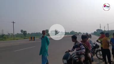 डुमरिया घाट ओवर ब्रिज के समीप अर्टिगा कर ने मारी टक्कर जिसमें बाइक पर सवार तीन व्यक्ति थे बताया जाता है कि नजदीकी काशी ट