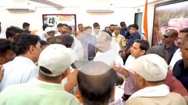 लाडपुरा: लोकसभा अध्यक्ष ओम बिरला ने शक्ति नगर स्थित आवास पर की जनसुनवाई, अधिकारियों को समस्याओं के समाधान के दिए निर्देश