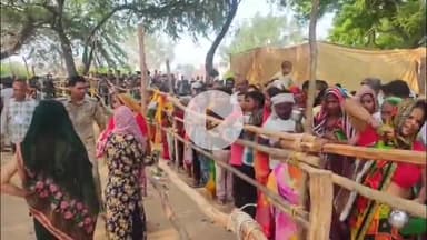 जलेसर: कस्बा जलेसर के शनि जात बड़ी दरगाह और छोटी शनि जात पर उमड़ी जायरीनों की भीड़, SDM ने पुलिस फोर्स के साथ किया निरीक्षण