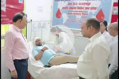 बलरामपुर: विश्व रक्तदाता दिवस पर डीएम और एसपी ने संयुक्त चिकित्सालय में रक्तदान शिविर का शुभारंभ किया और रक्तदानियों को सम्मानित किया