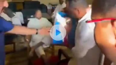 पटना ग्रामीण: लालू प्रसाद यादव के पैर के पास बाबासाहेब अंबेडकर की तस्वीर रखकर फोटो खिंचवाने पर उठे सवाल