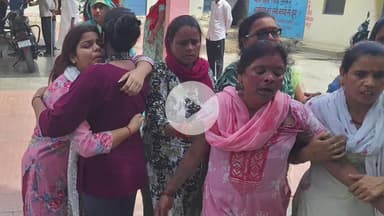 रामपुर: ग्राम भोट बक्काल मुस्तफाबाद के निकट अज्ञात वाहन की टक्कर से स्कूटी सवार 2 रिश्तेदारों की हुई मौत