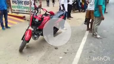 बांका: बाबा मार्केट के पास टोटो की टक्कर से बाइक सवार तीन युवक जख्मी, एक रेफर