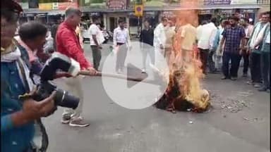 लाडपुरा: कांग्रेस ने राहुल गांधी पर अमर्यादित टिप्पणी को लेकर भाजपा नेता राधा मोहन अग्रवाल का कुन्हाड़ी में जलाया पुतला