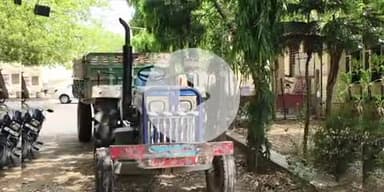 निवाई: शहर थाना पुलिस ने झिलाय रोड पुलिया के पास गश्त के दौरान अवैध बजरी से भरा ट्रैक्टर-ट्रॉली किया ज़ब्त