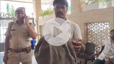 लाडपुरा: ऊर्जा मंत्री नागर के श्रीनाथपुरम आवास में घुसी मॉनिटर लिज़ार्ड जंगली छिपकली का किया रेस्क्यू