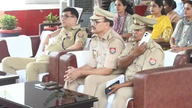 रामपुर: पुलिस लाइन में SP की मौजूदगी में ग्रह मंत्री और CM द्वारा आरक्षियों को नियुक्ति पत्र वितरण कार्यक्रम का सीधा प्रसारण