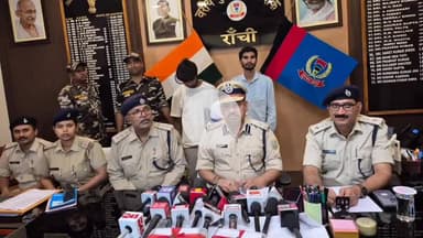 कांके: धुर्वा निवासी चुंडा पुर्ती के दो बैंक खातों से अवैध निकासी मामले में दो साइबर अपराधी गिरफ्तार