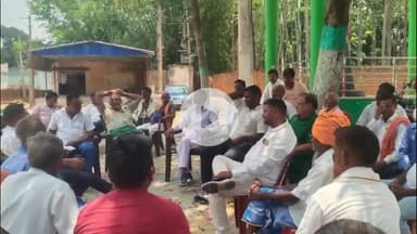 गिरिडीह: मरगोडीह गांव में ग्रामीणों ने बैठक की, 9 जुलाई को झारखंड आंदोलनकारी धनेश्वर मंडल की पुण्यतिथि मनाने को लेकर चर्चा की