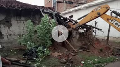 सागर नगर: कलेक्टर के निर्देश पर सागर जिले में बारिश से पहले जर्जर भवनों को गिराने की कार्रवाई जारी