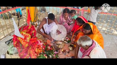 सोनाहातु: सोनाहातू में रोजो पर्व मनाया गया, ग्रामदेवता की पूजा हुई, महिलाओं ने नकारात्मक चीजें घड़े में डालकर बाहर फेंकी