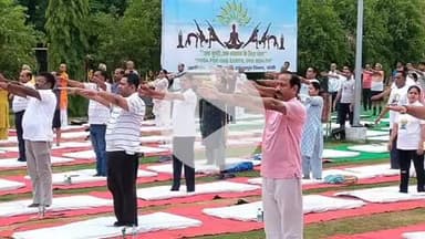 झांसी: अटल एकता पार्क में मंडलायुक्त की अध्यक्षता में अंतरराष्ट्रीय योग सप्ताह का शुभारंभ हुआ