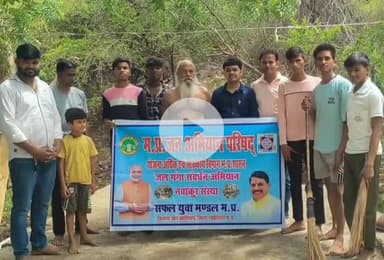 ग्वालियर गिर्द: जल गंगा संवर्धन अभियान के तहत प्राचीन बावड़ी व मंदिर परिसर की सफाई की गई