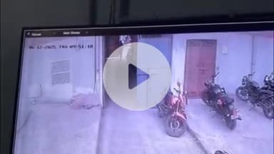 नाथनगर: नाथनगर एचडीएफसी बैंक की पार्किंग से मोटरसाइकिल चोरी, चोर की करतूत सीसीटीवी में हुई कैद #CCTV