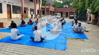 नानपारा: एसडीएम के नेतृत्व में नानपारा तहसील प्रांगण में योग कार्यक्रम का हुआ आयोजन