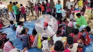 सारठ: MLA चुन्ना सिंह ने चितरा कोलियरी से विस्थापित तुलसीडाबर के लोगों की समस्याएं सुनीं, जल्द समाधान का दिया भरोसा